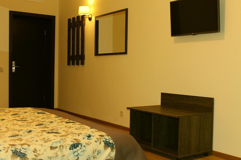 Non-Stop Economy Hotel Boryspil Bagian luar foto