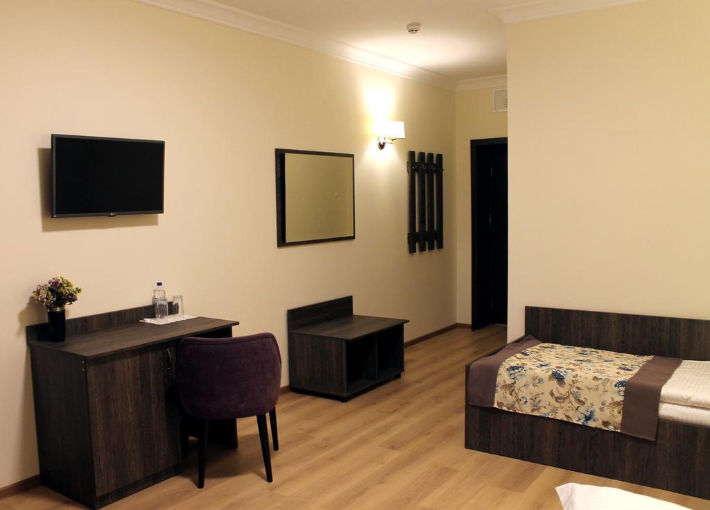 Non-Stop Economy Hotel Boryspil Bagian luar foto