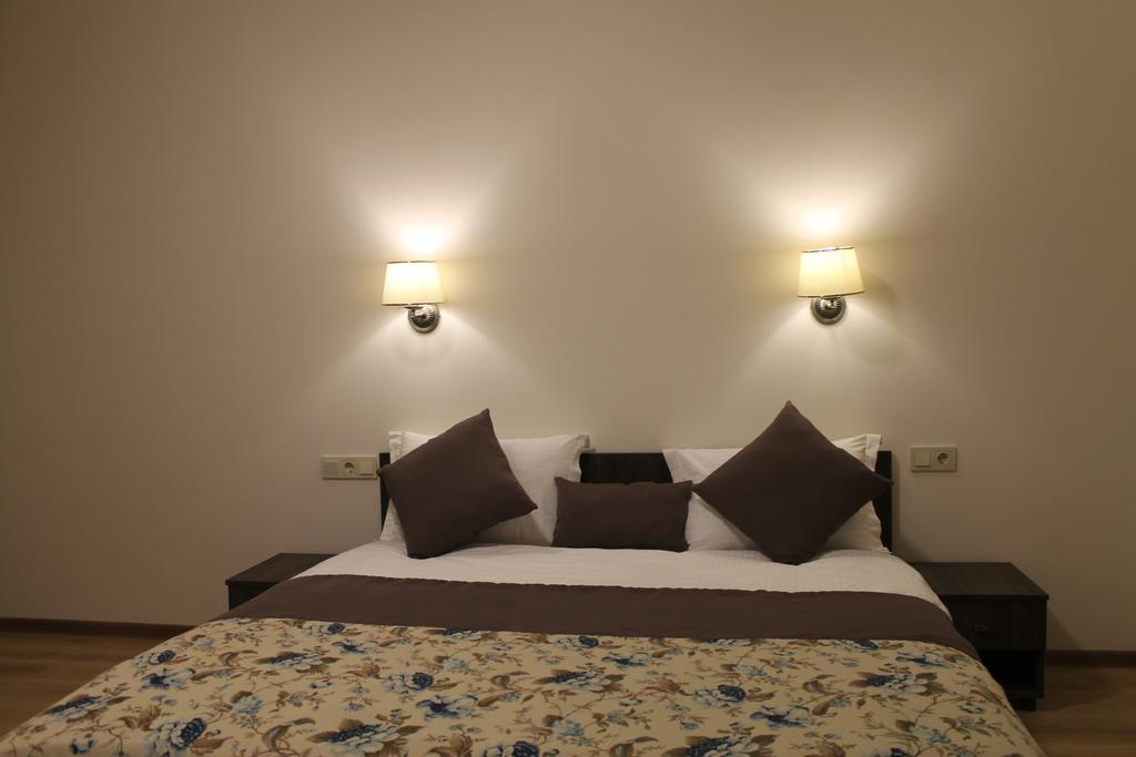 Non-Stop Economy Hotel Boryspil Bagian luar foto
